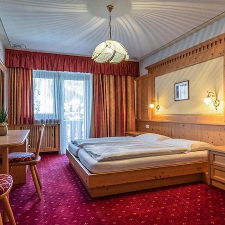 B&B Apartements La Palsa San Cassiano  Bagian luar foto