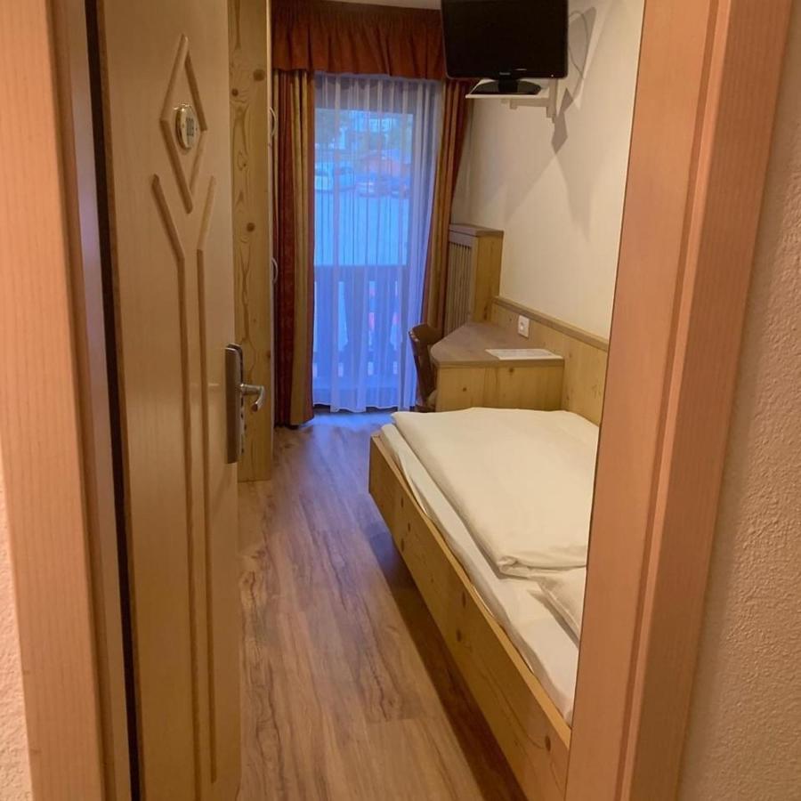 B&B Apartements La Palsa San Cassiano  Bagian luar foto