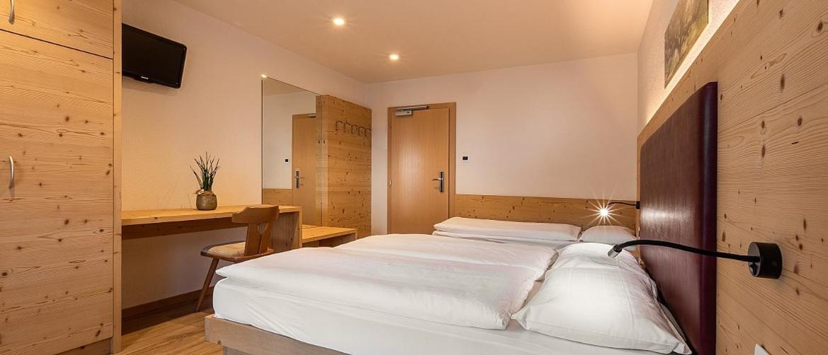 B&B Apartements La Palsa San Cassiano  Bagian luar foto