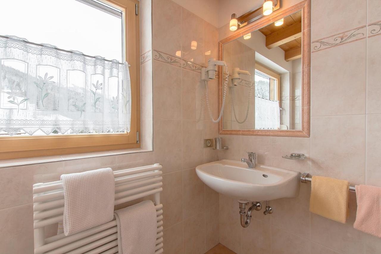 B&B Apartements La Palsa San Cassiano  Bagian luar foto