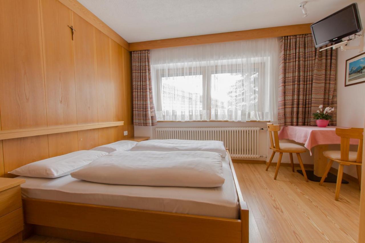 B&B Apartements La Palsa San Cassiano  Bagian luar foto
