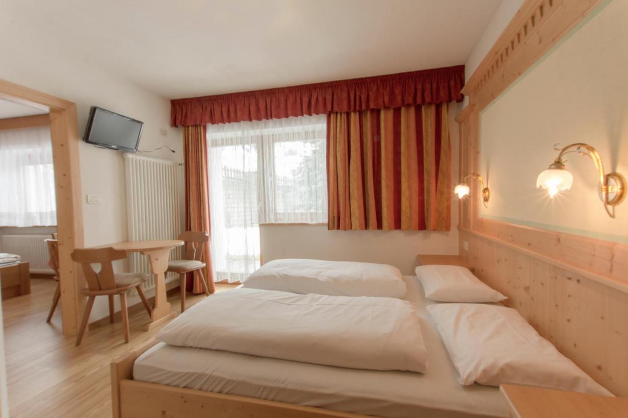B&B Apartements La Palsa San Cassiano  Bagian luar foto