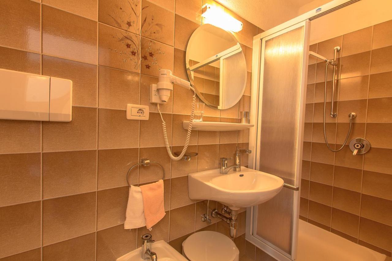 B&B Apartements La Palsa San Cassiano  Bagian luar foto