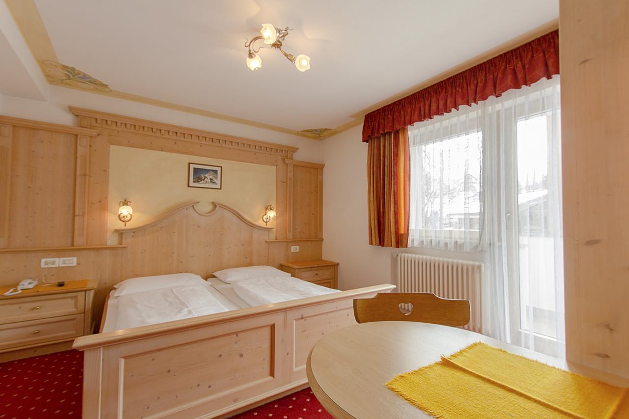 B&B Apartements La Palsa San Cassiano  Bagian luar foto