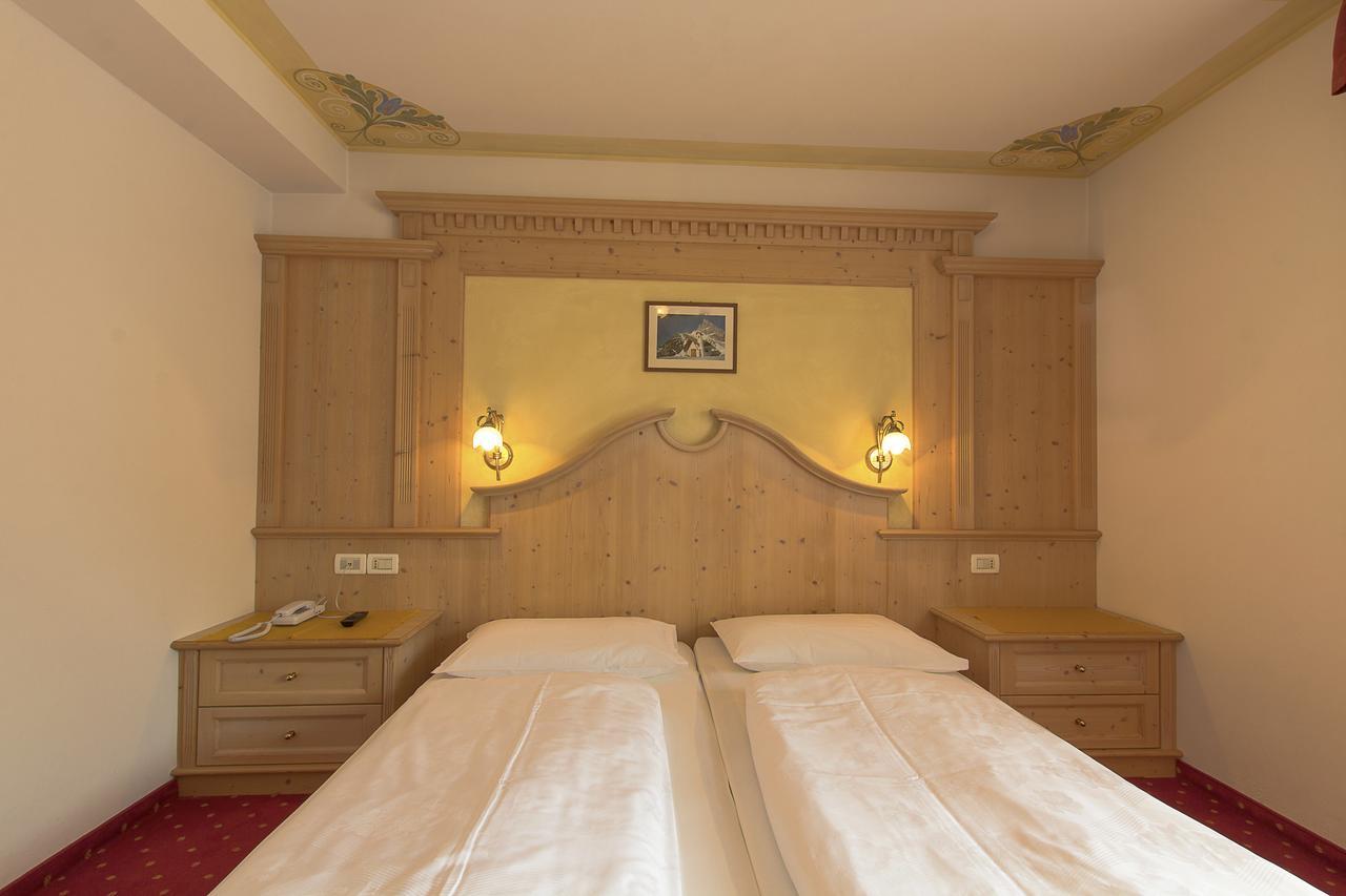 B&B Apartements La Palsa San Cassiano  Bagian luar foto