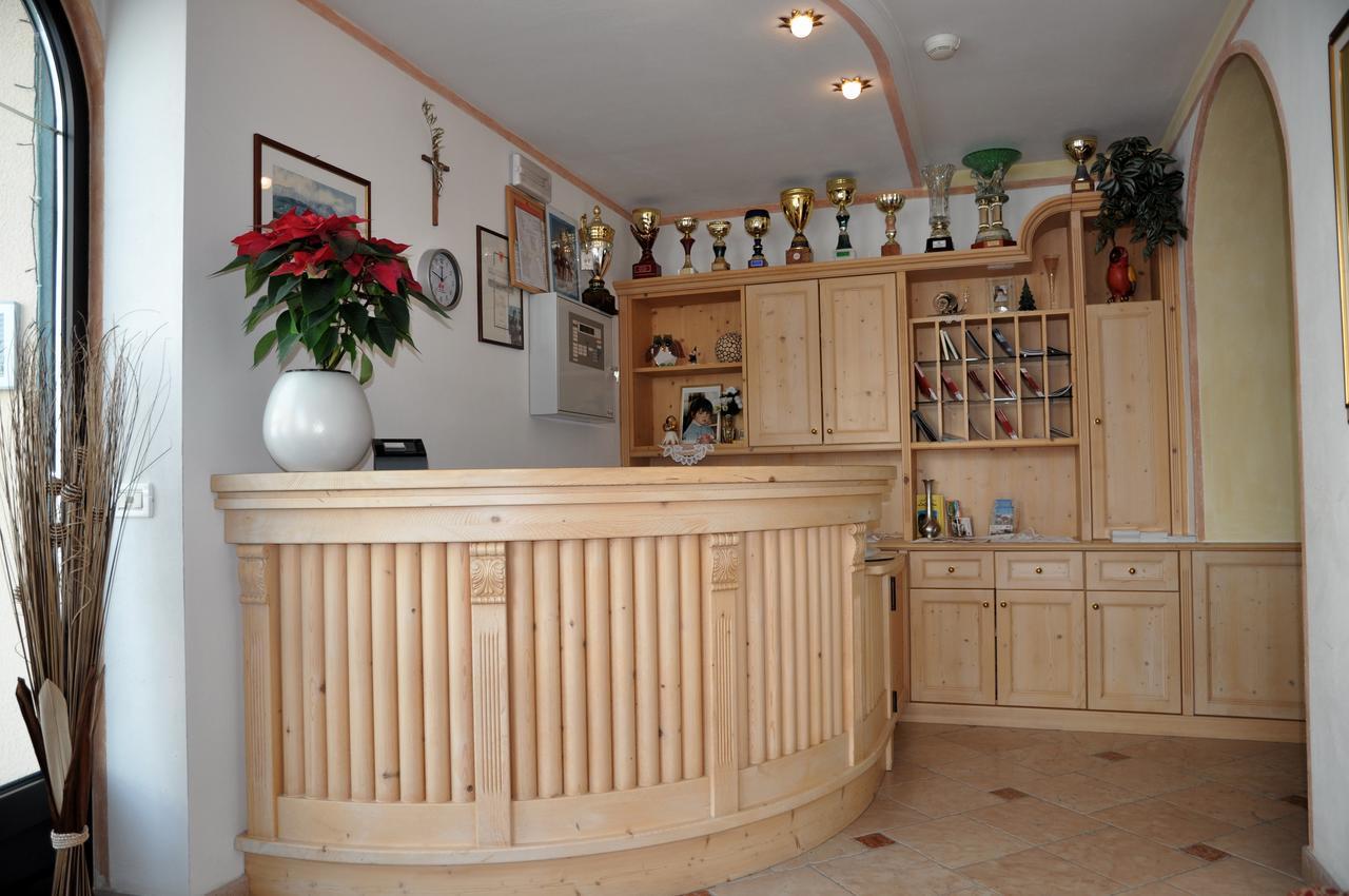 B&B Apartements La Palsa San Cassiano  Bagian luar foto
