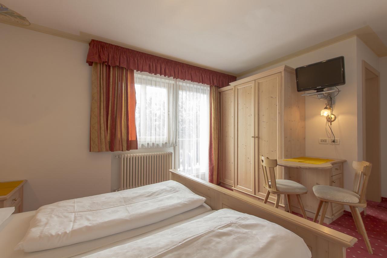 B&B Apartements La Palsa San Cassiano  Bagian luar foto