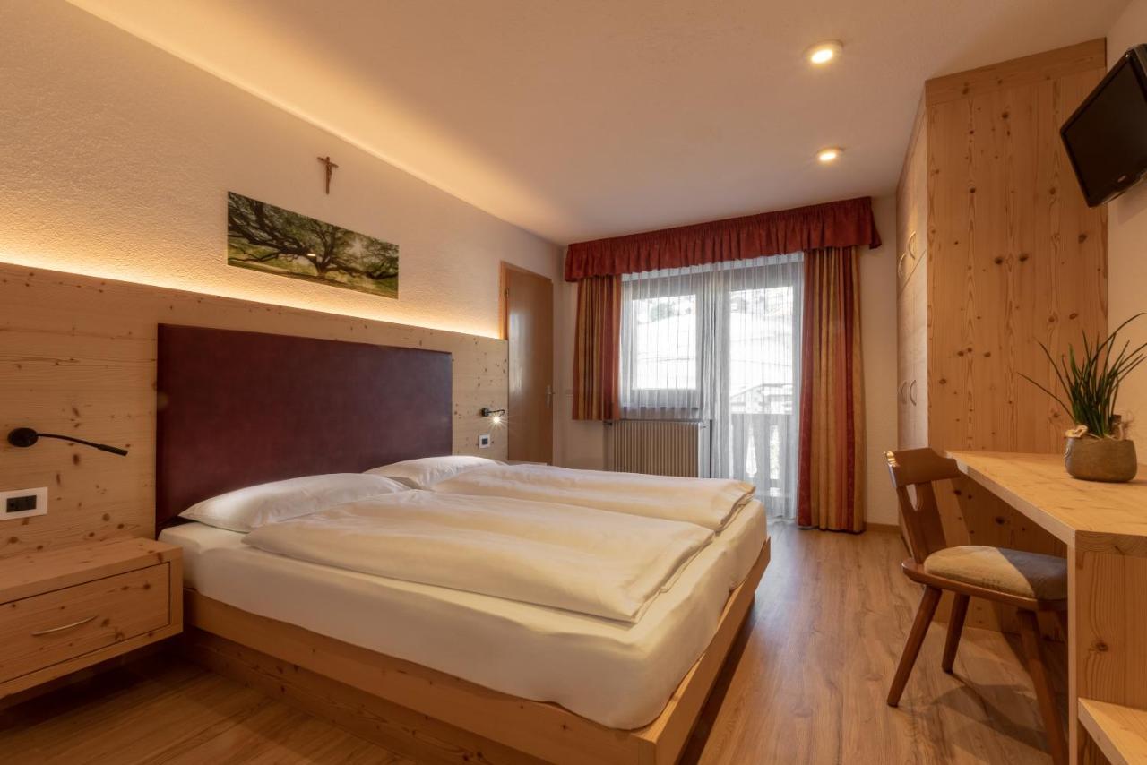 B&B Apartements La Palsa San Cassiano  Bagian luar foto